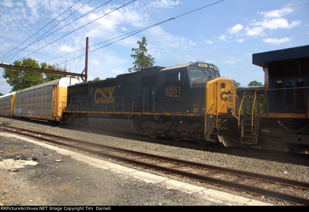 CSX 4561 on  M218